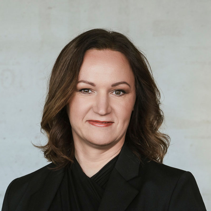 Dr. Julia Zukrigl